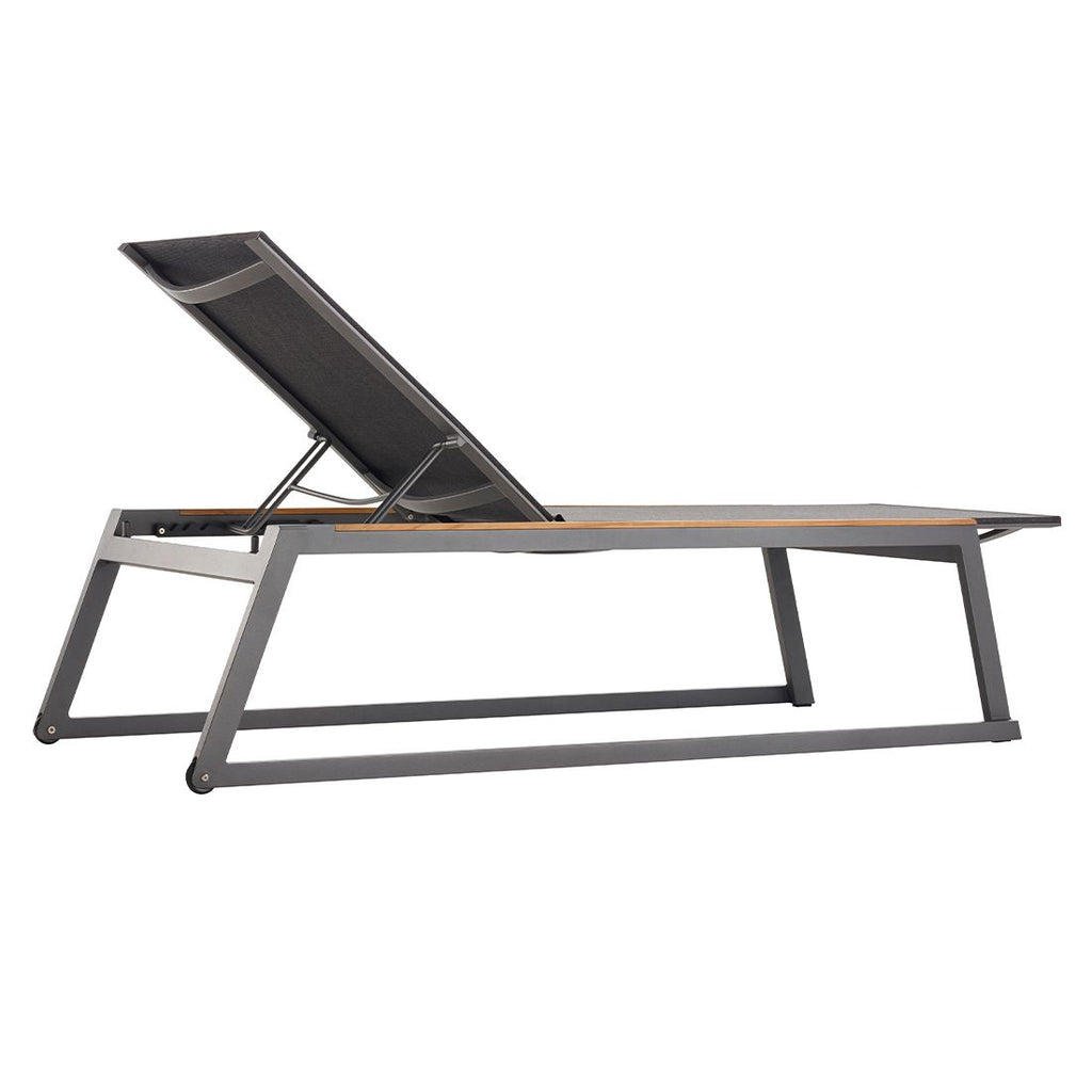 Solseng Foxx aluminium/textilen/teak 200x75 cm montert på terrasse