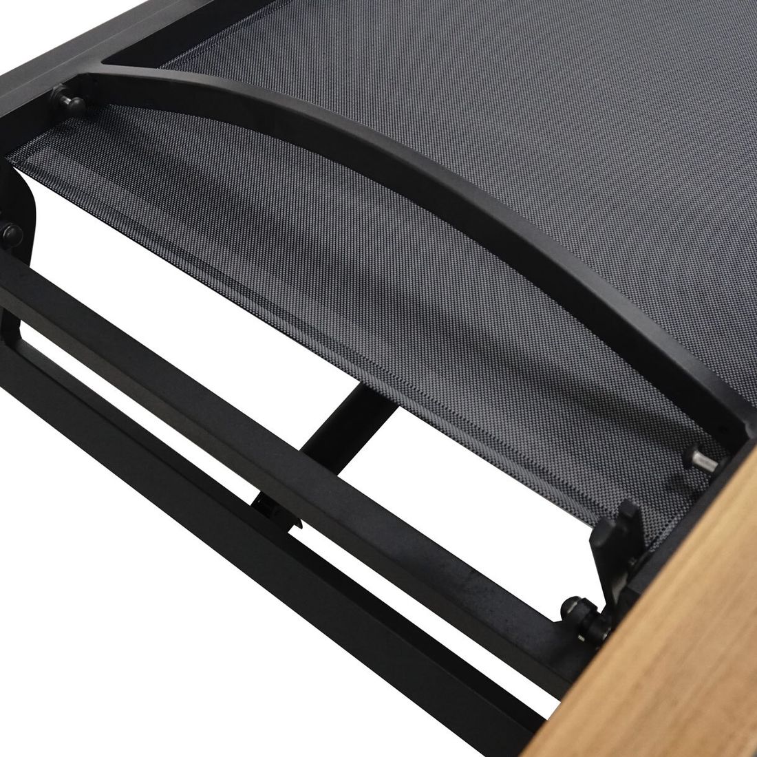 Solseng Melbourne justerbar aluminium og textilen 199 cm - OUTLIV i bruk med pute
