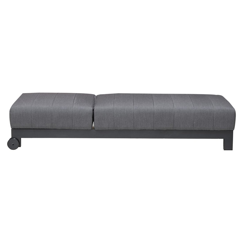 Nærbilde av Sunbrella stoff på Solseng Miami aluminium/Sunbrella 202x68 cm