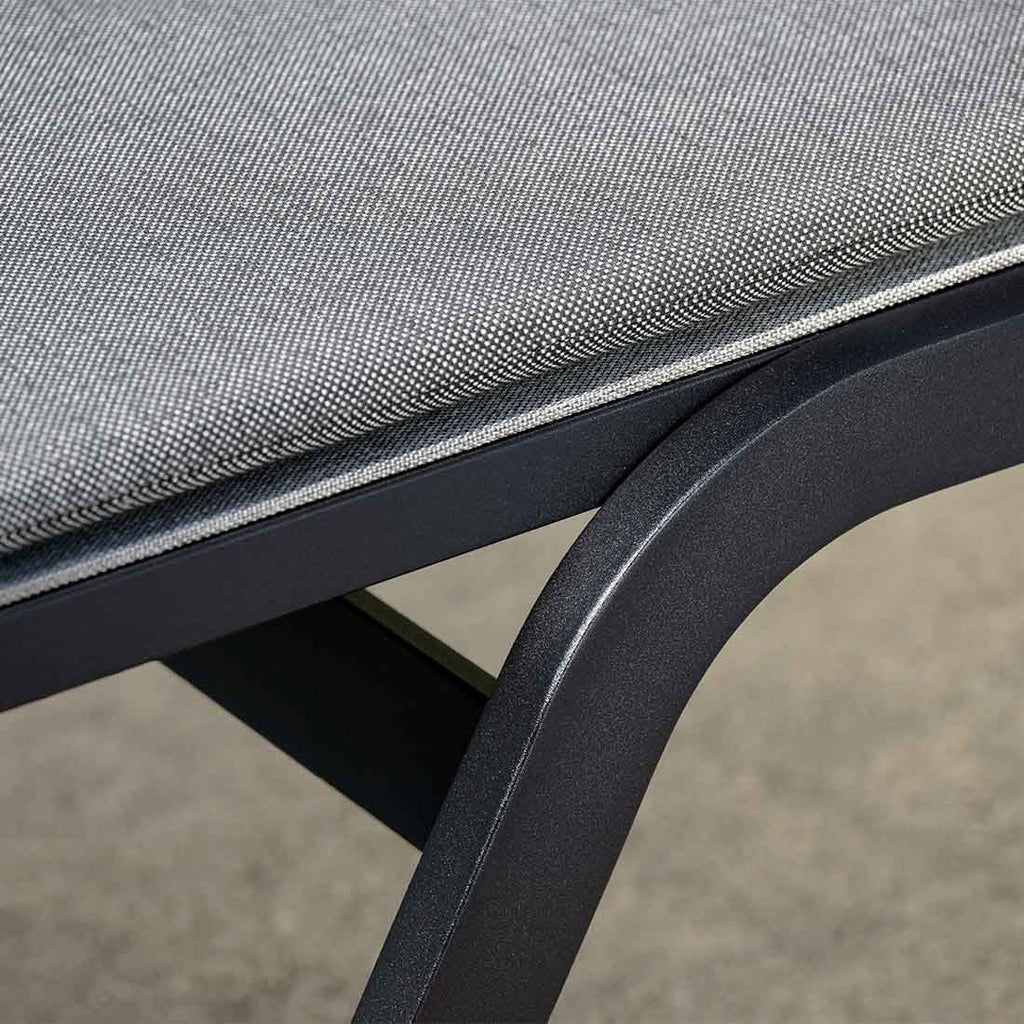 Solseng Novi aluminium/textilen 79x203 cm - Stern montert på terrasse
