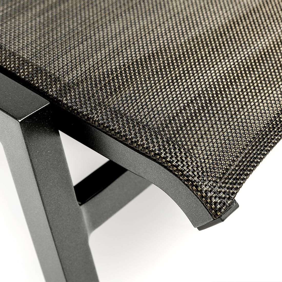 Solseng Ocean Skid aluminium/utestoff 75x200 cm detalj av armstøtte
