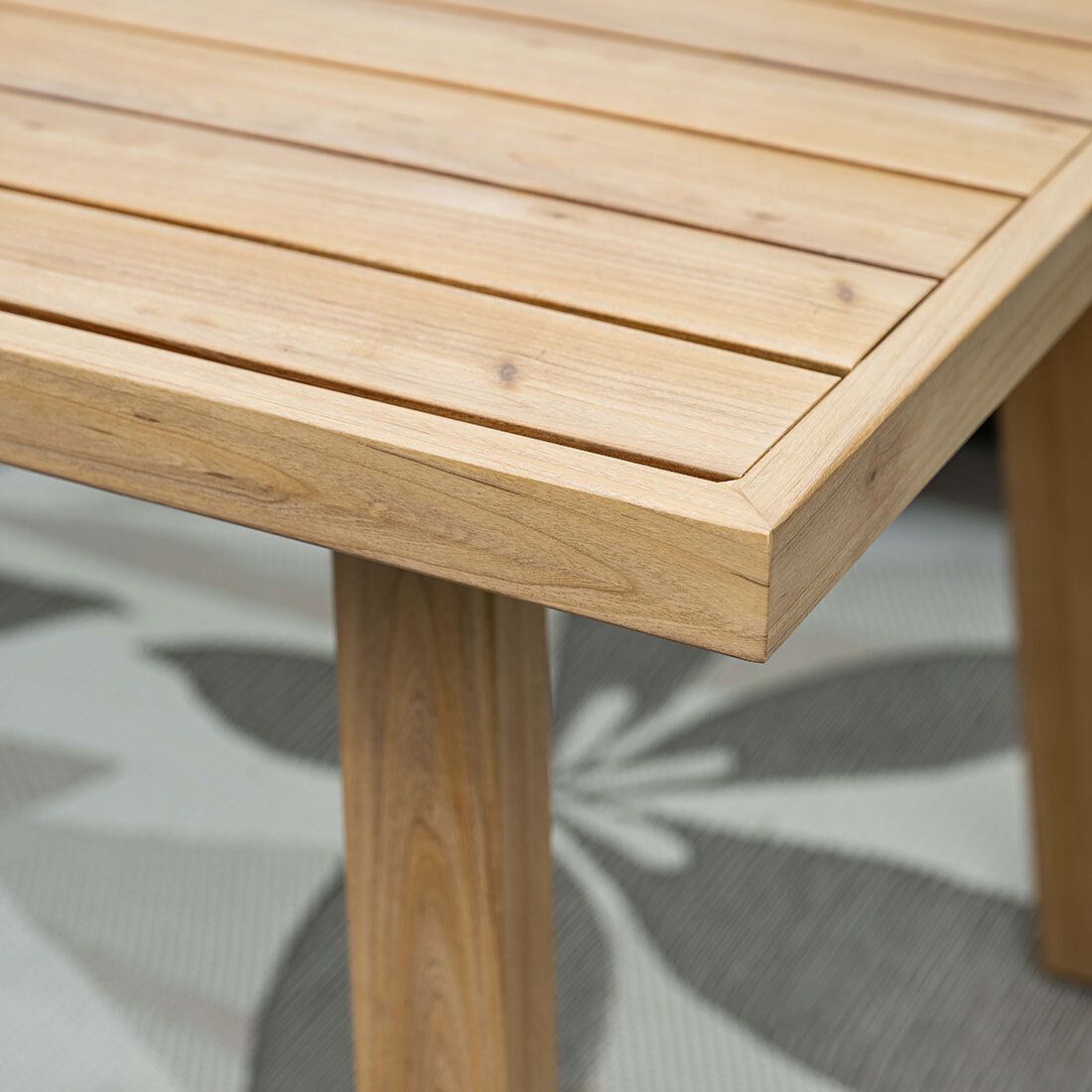 Detalj av teppe og tekstil på spise-loungesett Decala aluminium/tau 150x87 cm