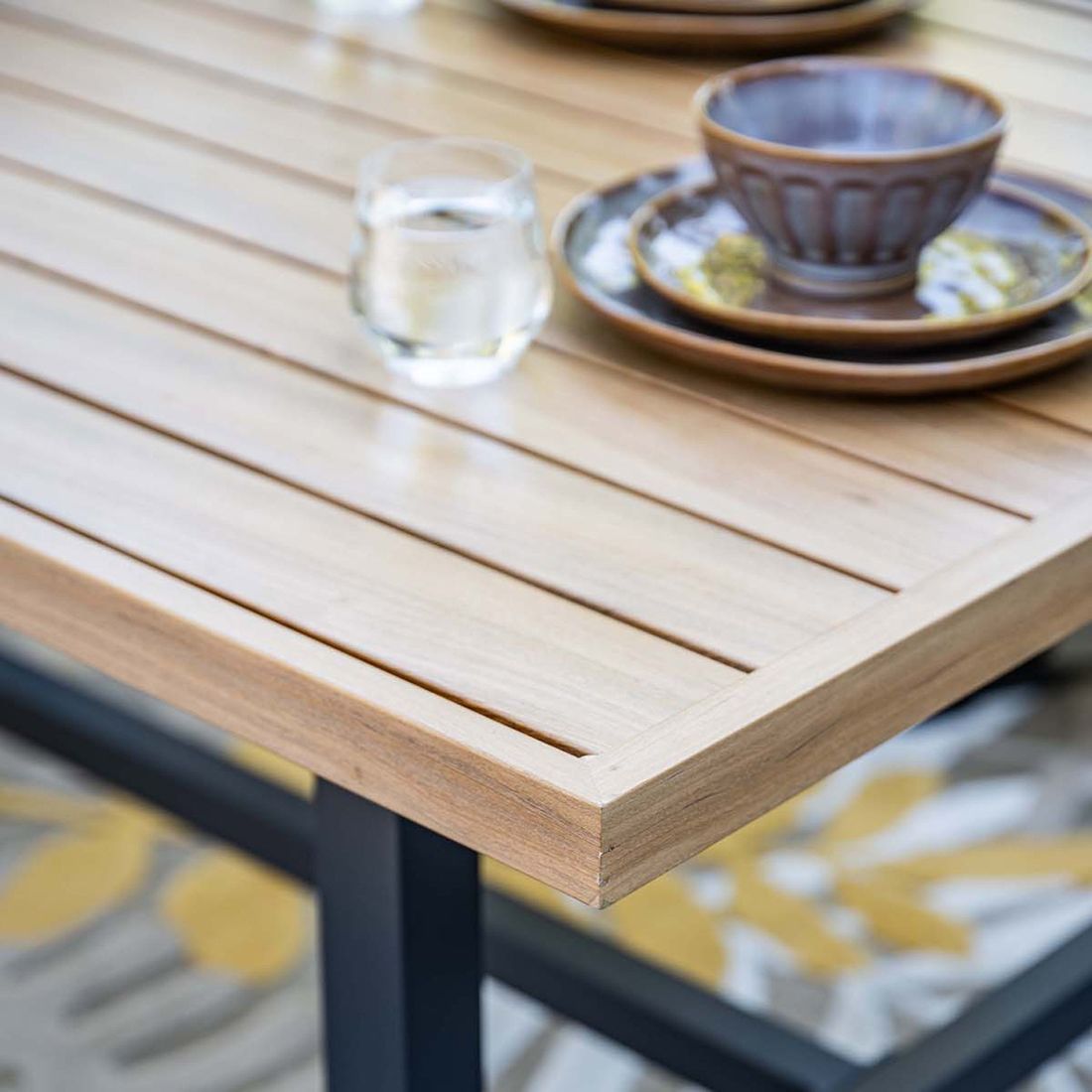 Spise-loungesett Elati aluminium 150x89,5 cm - Garden Impressions sett fra siden