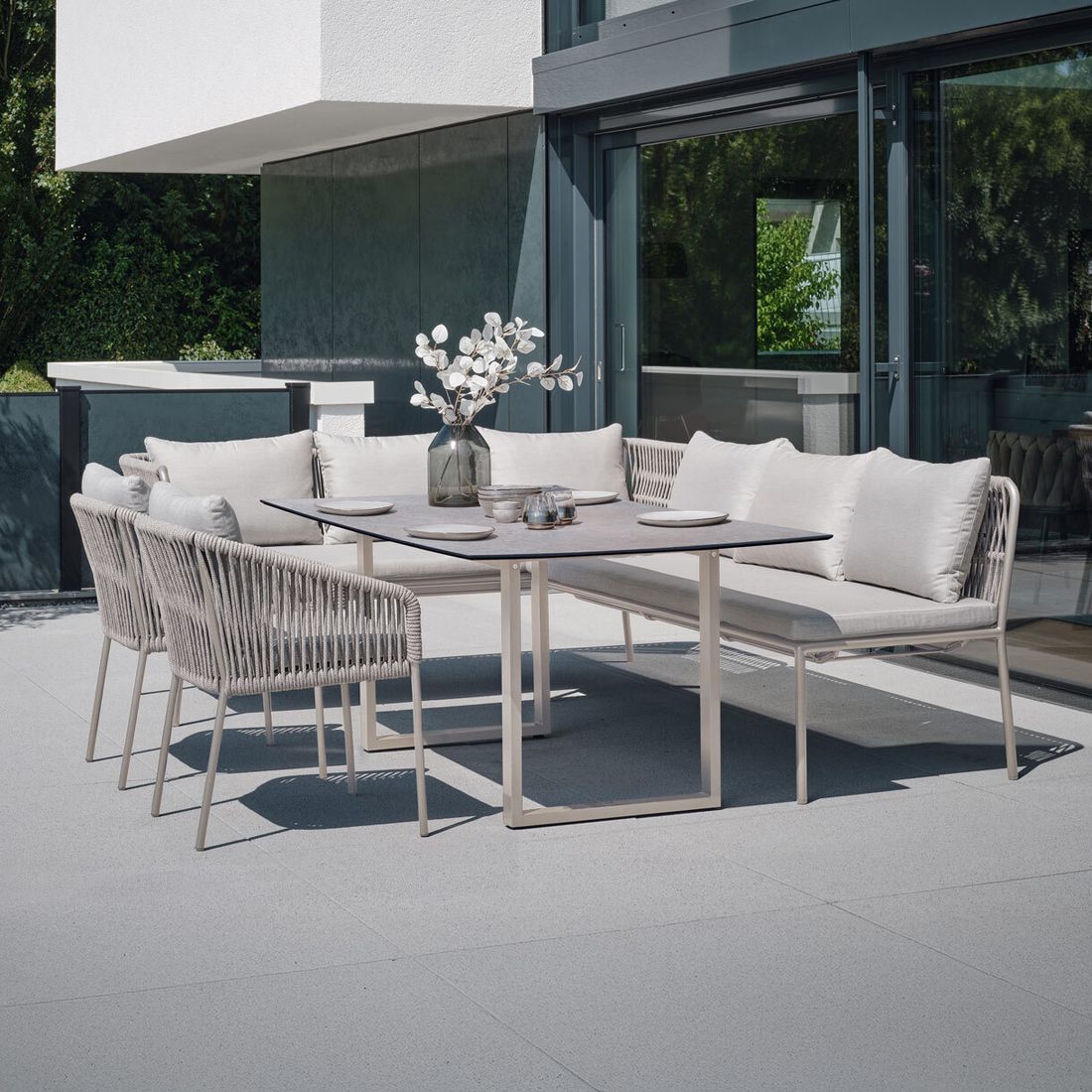 Oversikt over Spise-loungesett Marla aluminium/tau 198x253 cm i hage