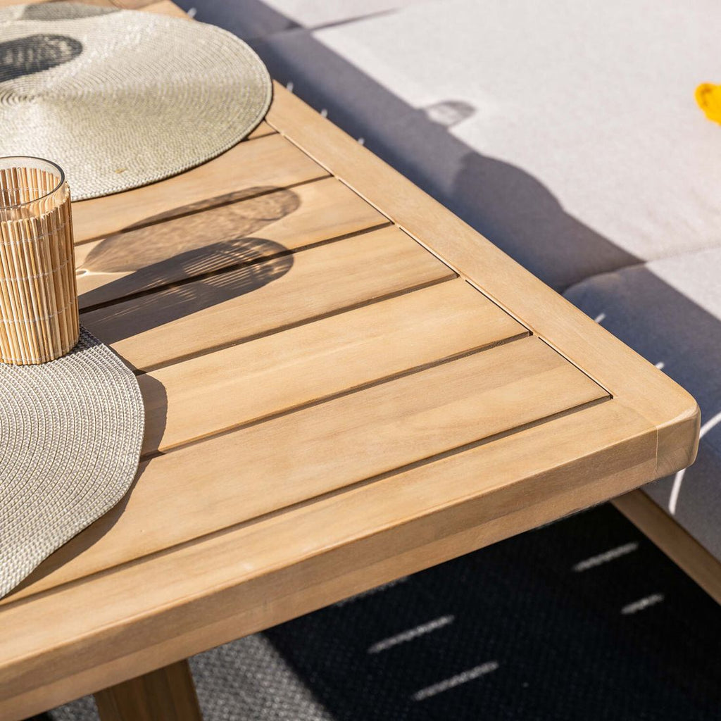 Detalj av akasie materiale på Spise-loungesett Santos akasie tau 150x90 cm