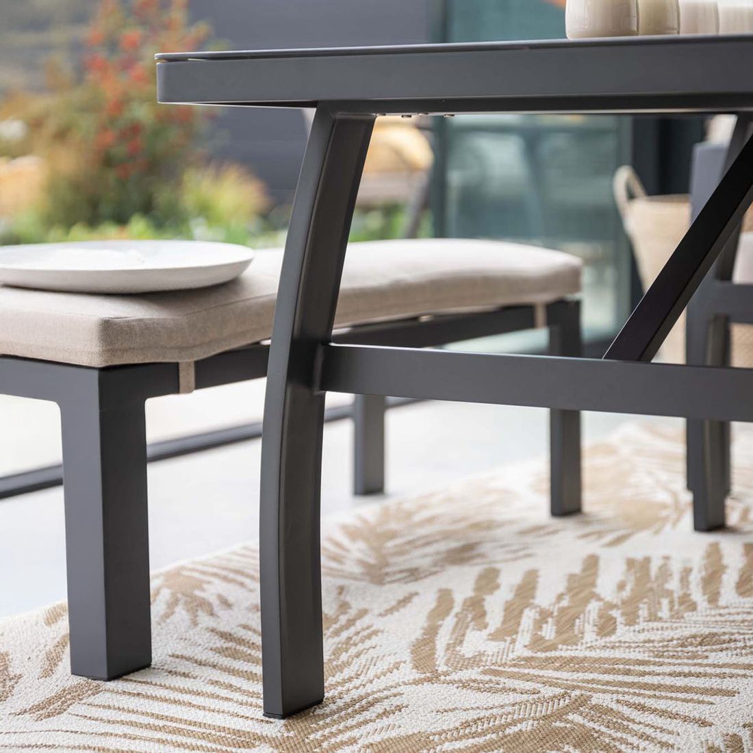 Sideprofil av spise-loungesett Vasano aluminium/keramikk