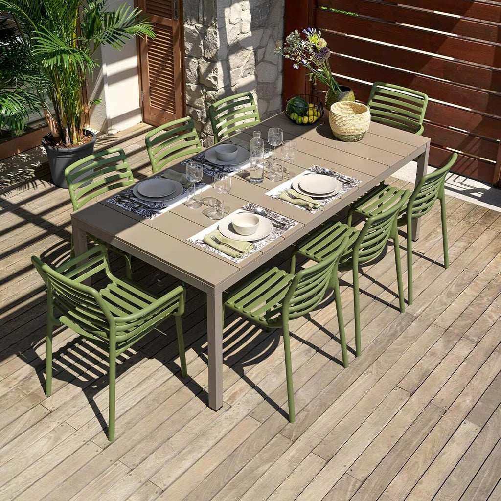 Spisesett ute Doga 8 plasser aluminium detalj av bordplate
