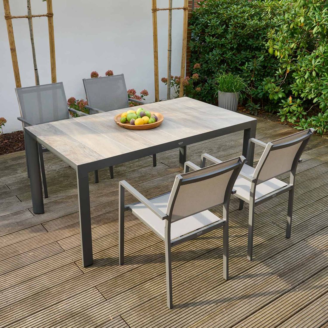 Spisesett ute Leeds aluminium keramikk 160x90 cm 4 plasser forfra