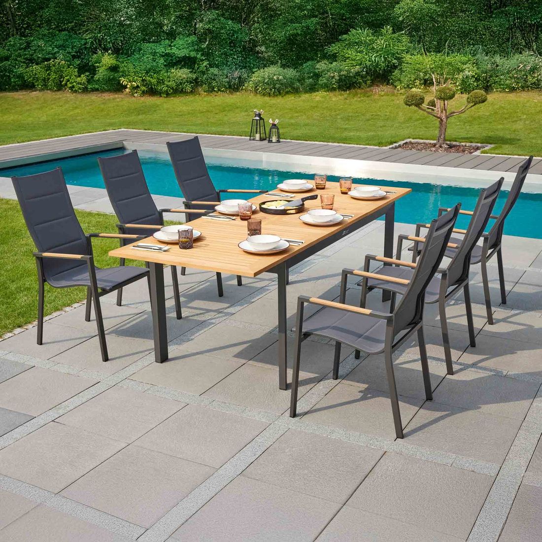 Spisesett ute Unicamo 6 plasser aluminium teak front