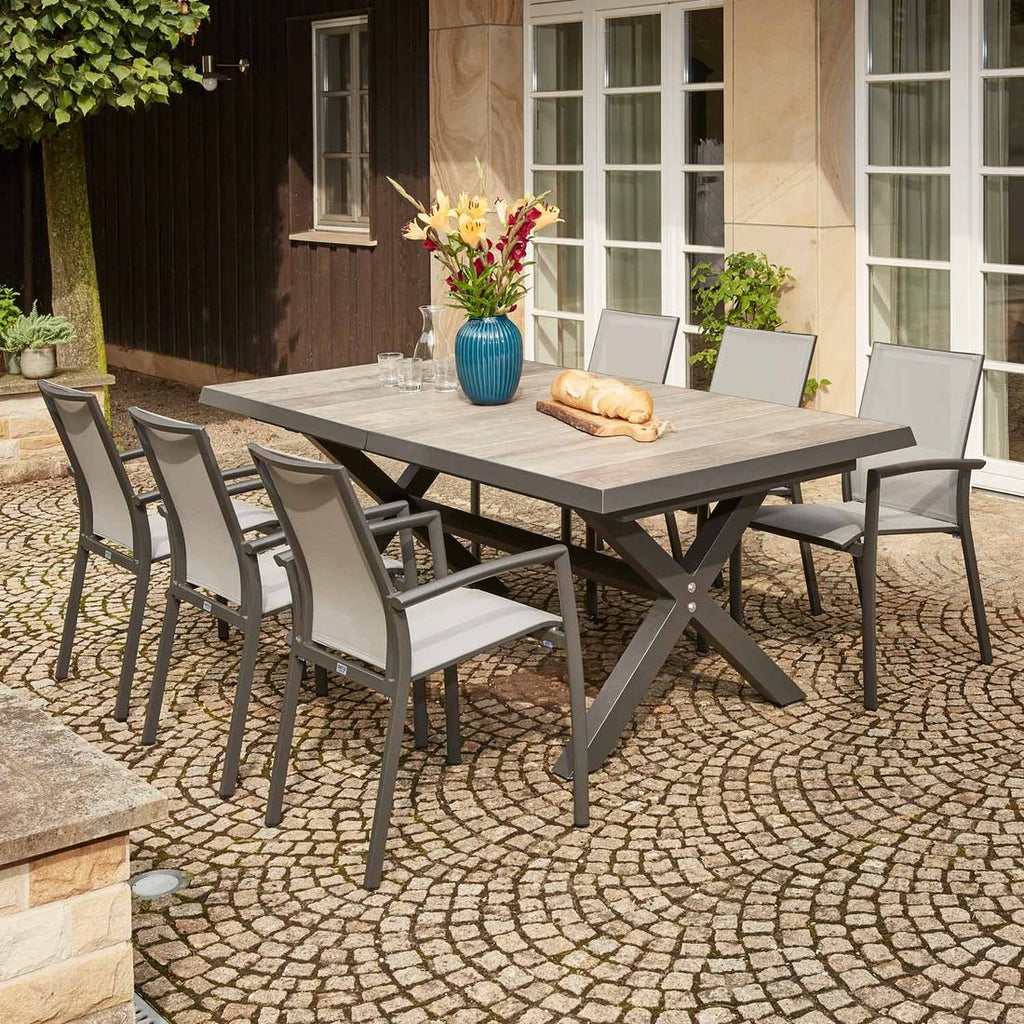 Spisesett ute Velia uttrekkbart 200-260x100 cm 6 plasser - forfra
