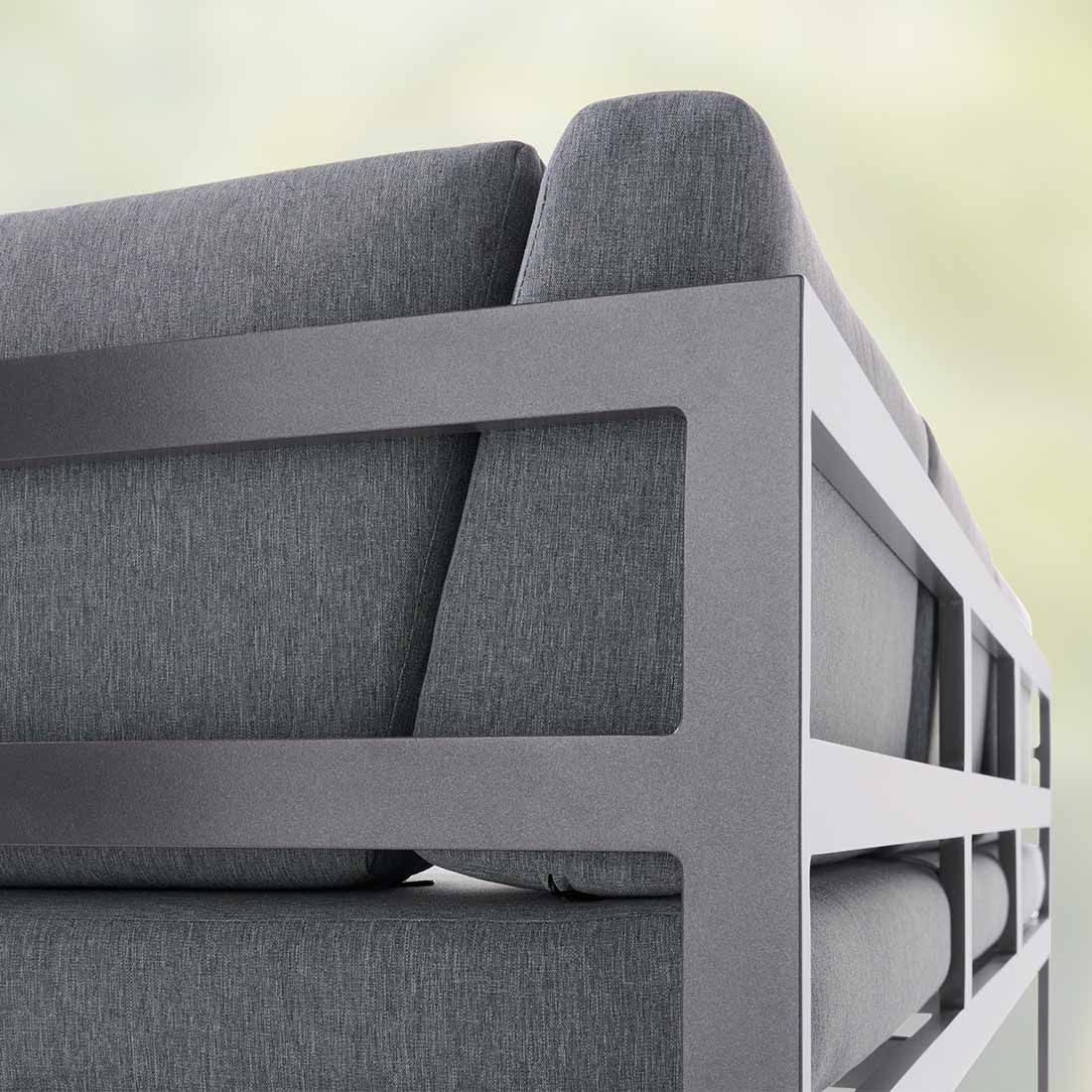 Spisesofa ute Adelaide aluminium Sunproof 213 cm montert på terrasse