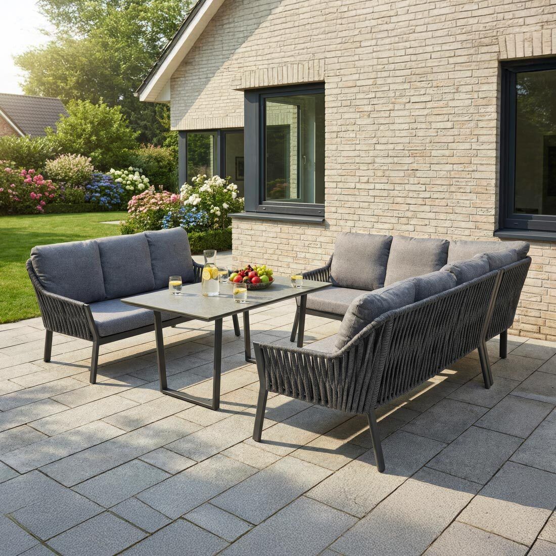 Nærbilde av stoff og flettverk på Spisesofa ute Sofano aluminium tau olefin 171 cm