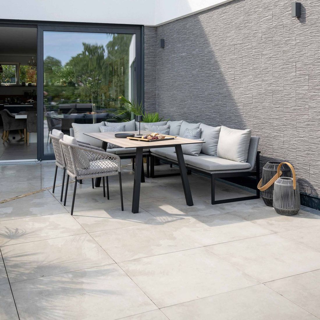 Nærbilde av aluminiumramme på Spisesofa ute Tammo aluminium/textilen 110 cm