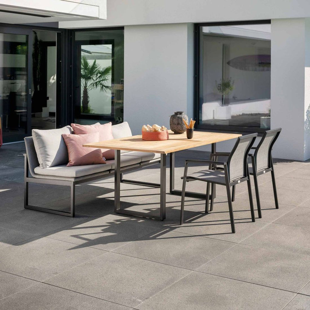 Nærbilde av aluminiumramme på Spisesofa ute Tammo aluminium/textilen 180 cm