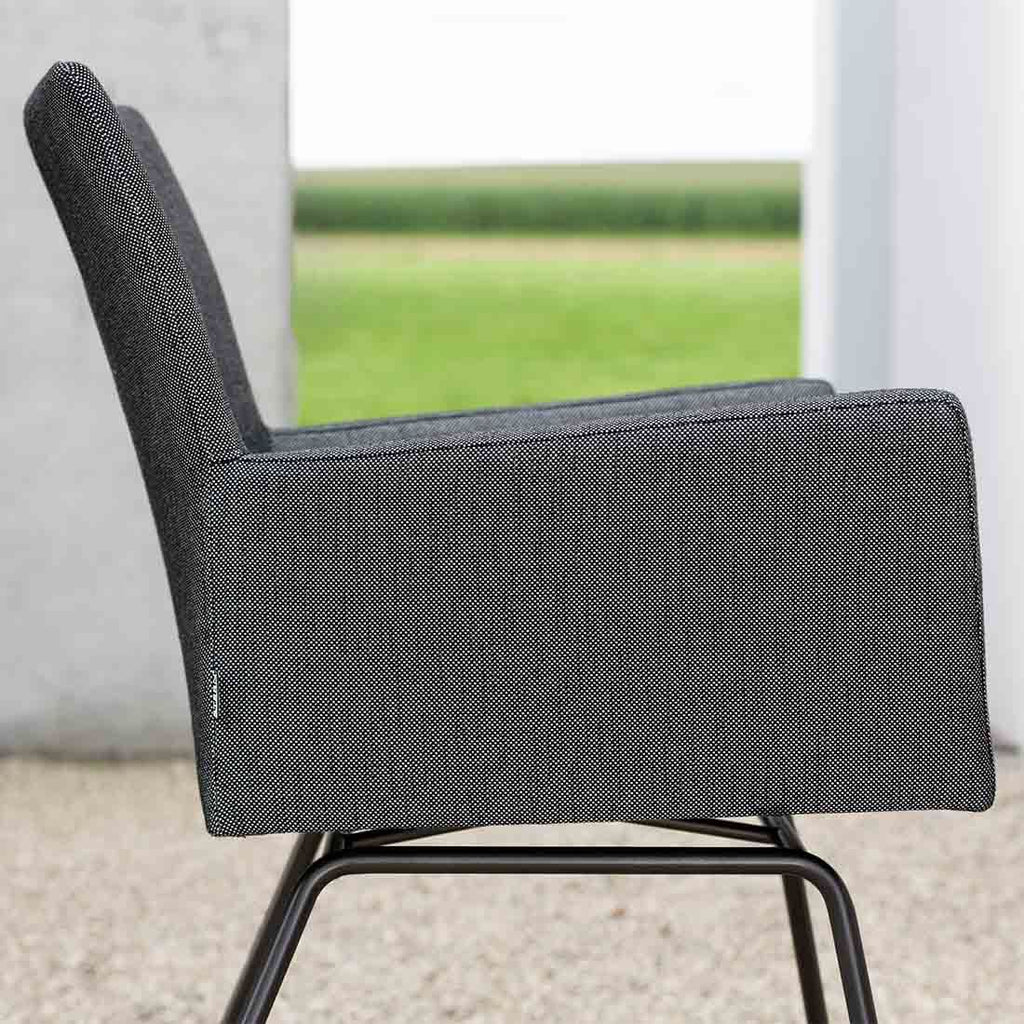 Nærbilde av armstøtte på Spisestol ute Artus VIP rustfritt stål/Sunbrella 63x63 cm