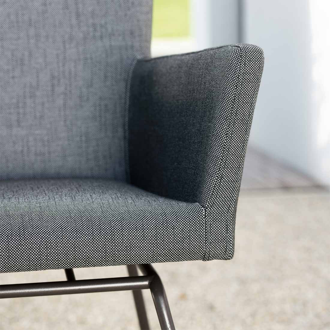 Montert Spisestol ute Artus VIP rustfritt stål/Sunbrella 63x63 cm på terrasse