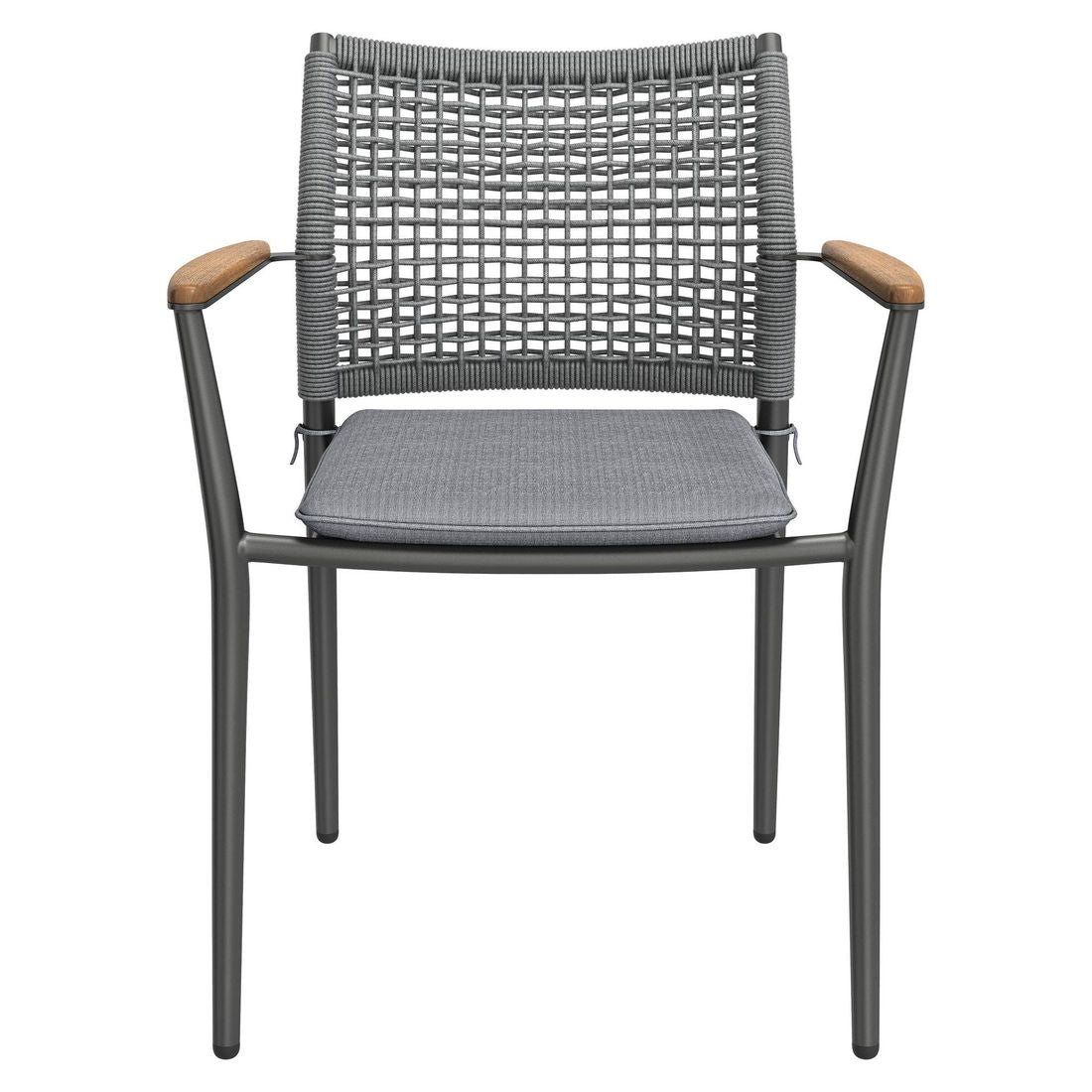 Montert Stabelstol Aruba aluminium med sittepute på terrasse