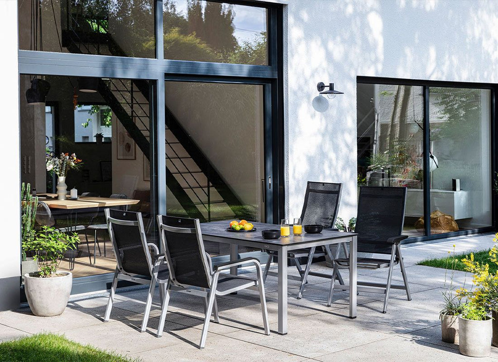 Montert Stabelstol med armlener Basic+ Premium aluminium/textilen - Kettler i hage