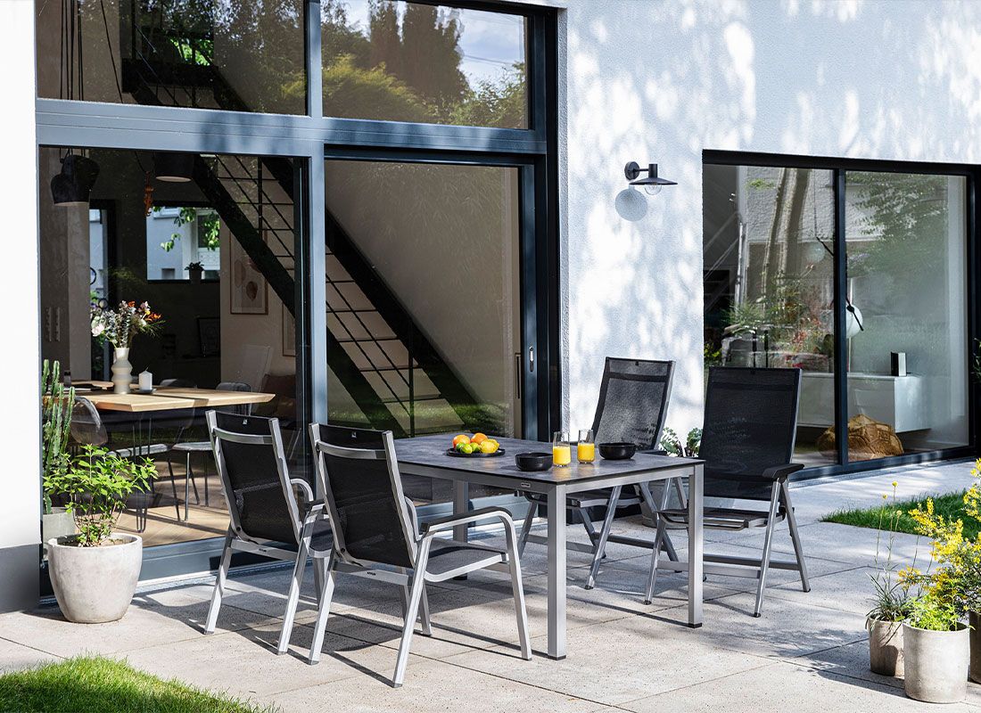 Montert Stabelstol med armlener Basic+ Premium aluminium/textilen - Kettler i hage