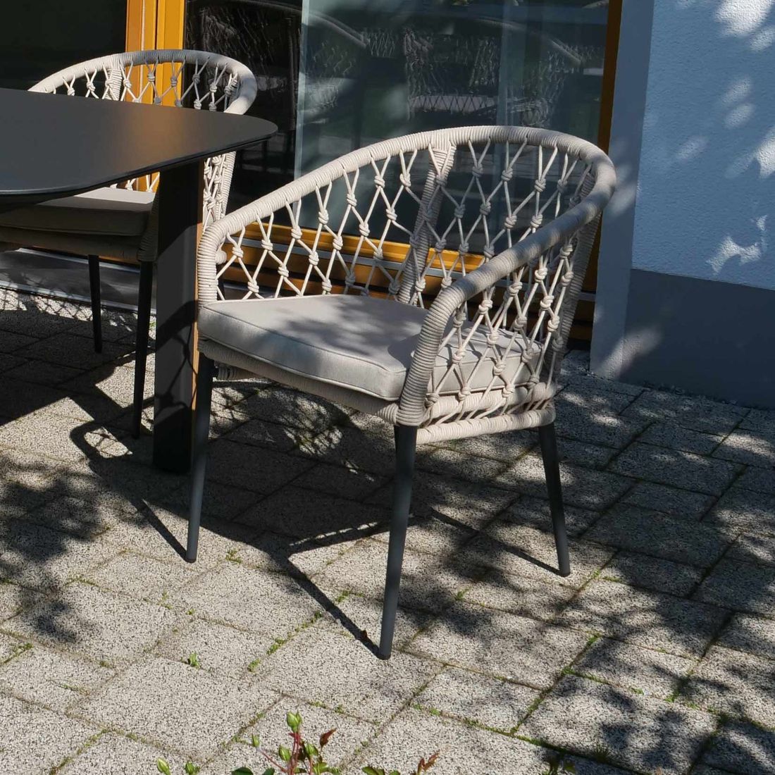 Stabelstol Lugano aluminium tau med puter antrasitt beige bakside