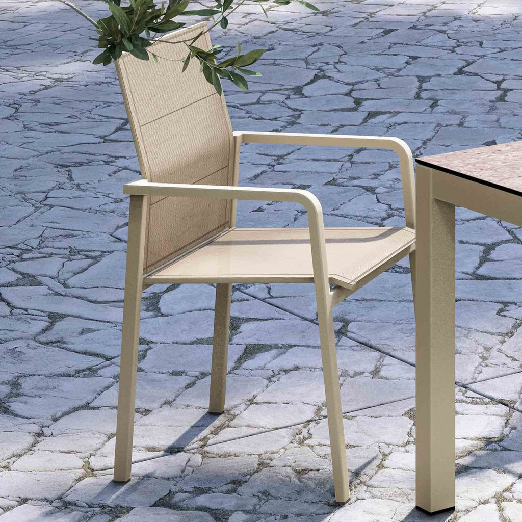 Stabelstol med armlener Bee aluminium/textilen - Zebra bakside