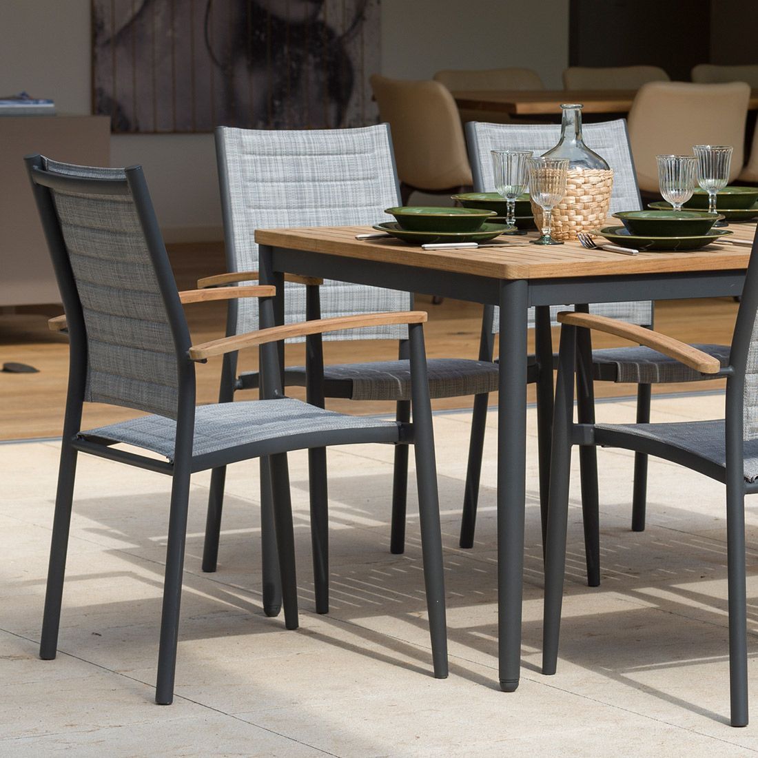 Stabelstol med armlener Topaz aluminium/textilen bakside