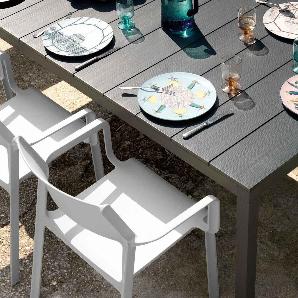Stabelstol med armlener Trill plast fra siden