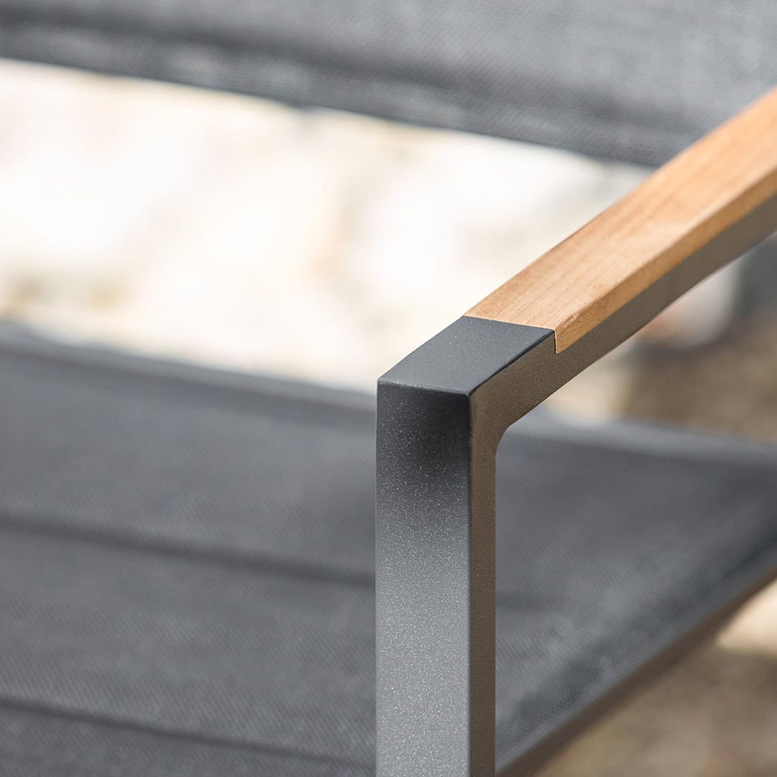 Stabelstol Nantes aluminium tekstilen detalj av sete