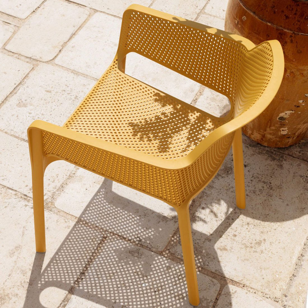Montert Stabelstol Net plast sennep 60,5x58,5 cm i hage