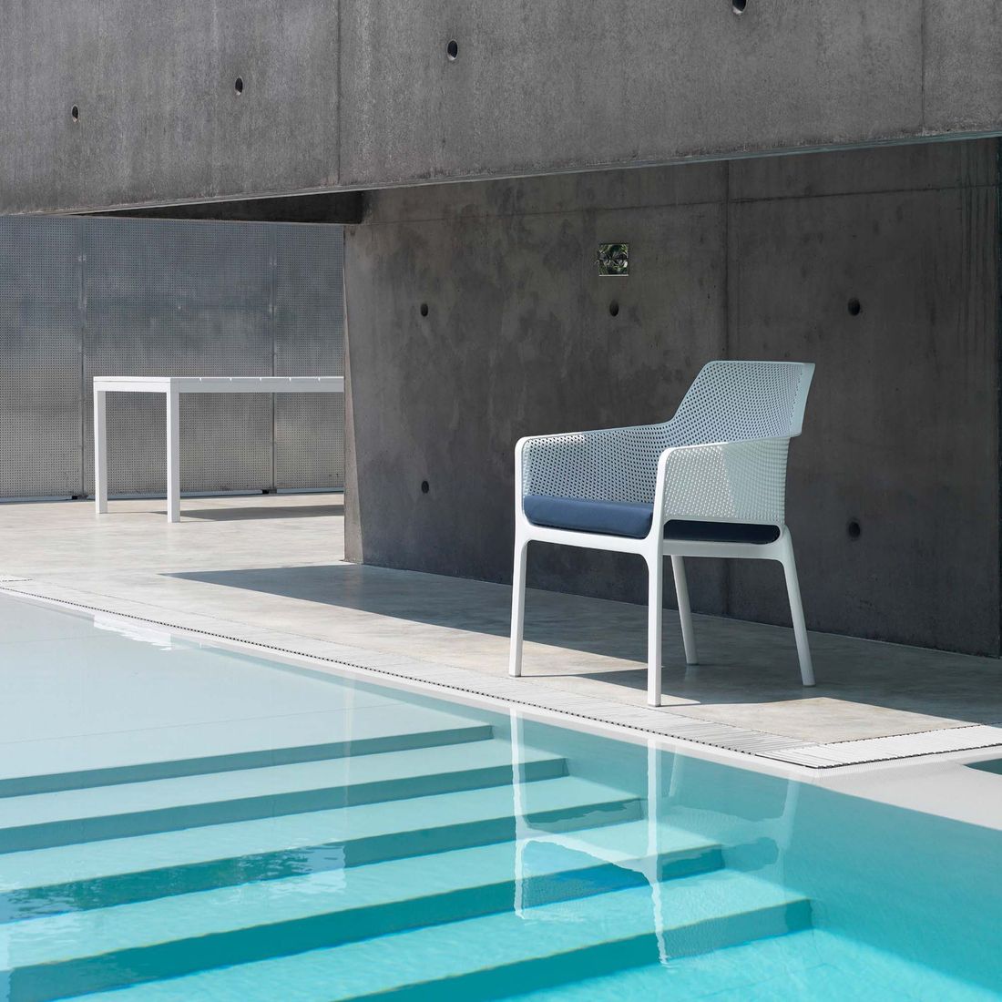 Stabelstol ute Net Relax plast hvit 67x71 cm - Nardi på balkong