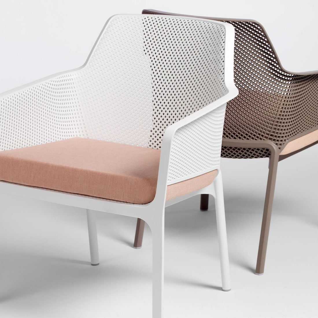 Stabelstol ute Net Relax plast hvit 67x71 cm - Nardi nærbilde av ryggstøtte