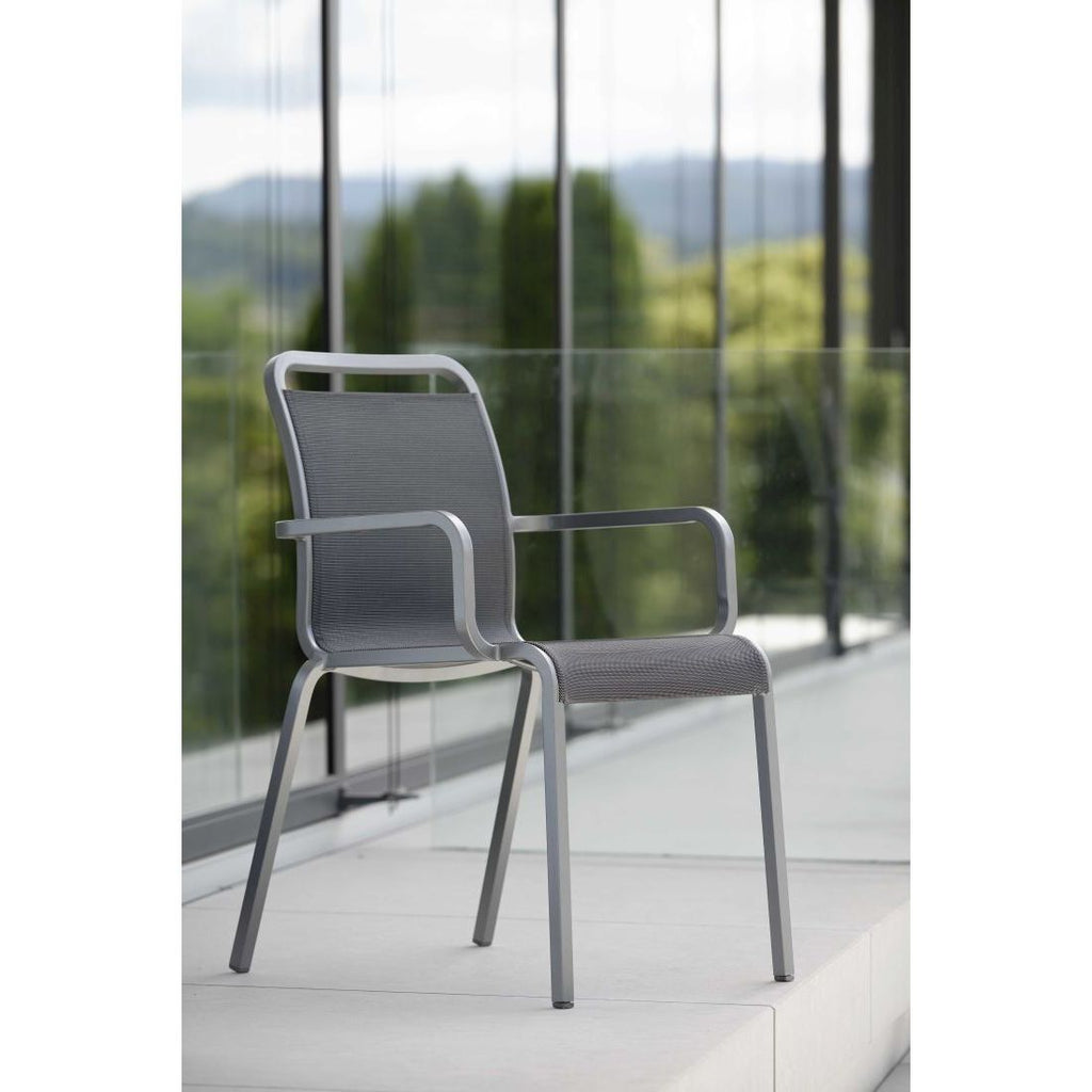 Stabelstol med armlener Oskar aluminium/textilen - Stern