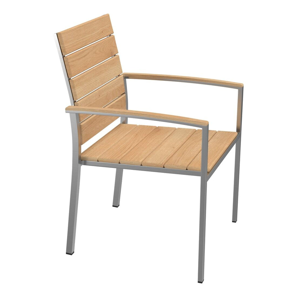 Detalj av teak sitteflate på stabelstol ute Pamplona rustfritt stål/teak