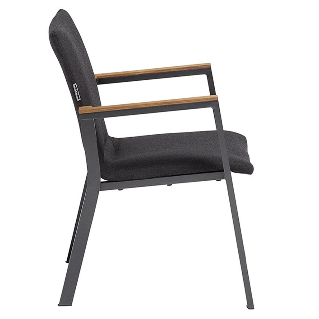 Stabelstol Rasmus aluminium/Sunbrella 60x62 cm montert på terrasse