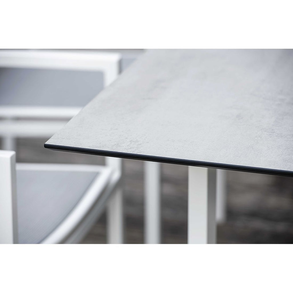 Stabelstol Skelby aluminium/textilen i hvit og sølv
