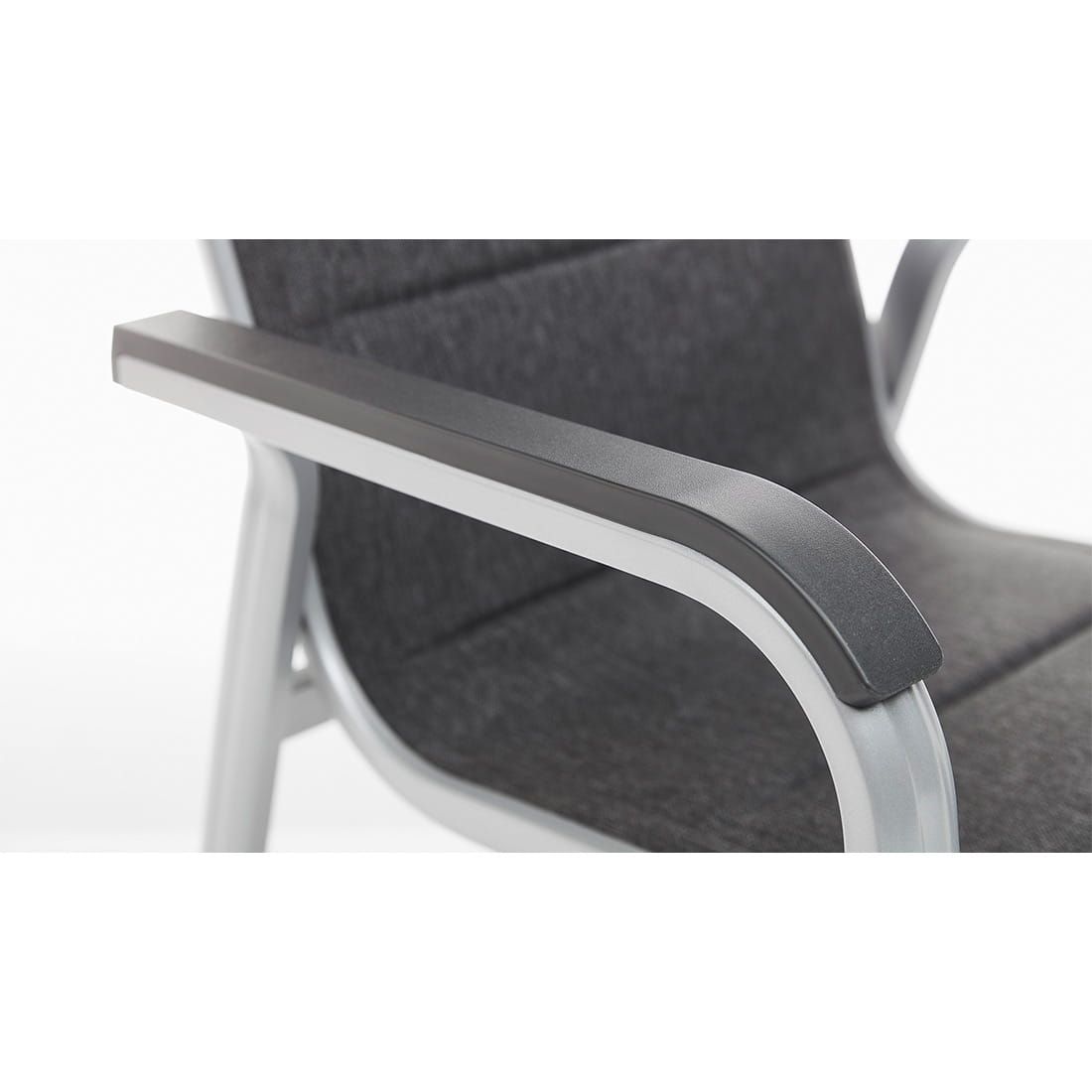 Oversikt av Stabelstol ute Basic Plus Padded aluminium/textilen - Kettler i hage