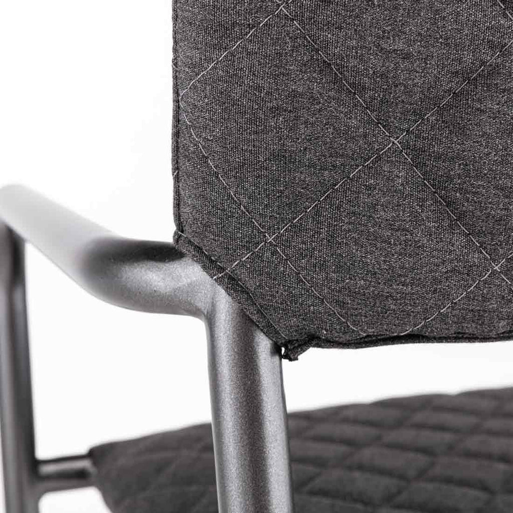 Stabelstol ute Benito aluminium Sunbrella 56 cm armstøtte detalj