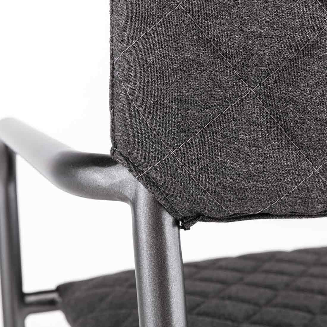 Stabelstol ute Benito aluminium Sunbrella 56 cm armstøtte detalj