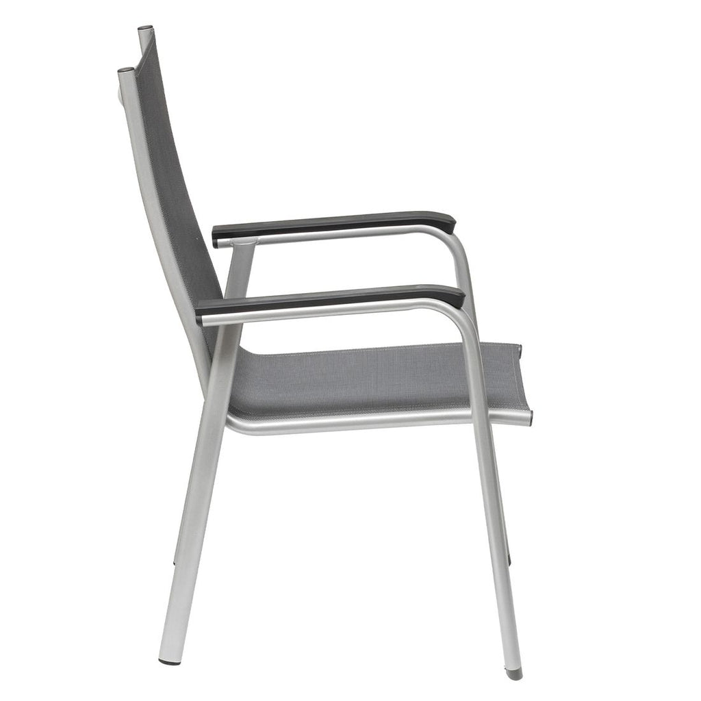 Montert stabelstol ute Cirrus på terrasse