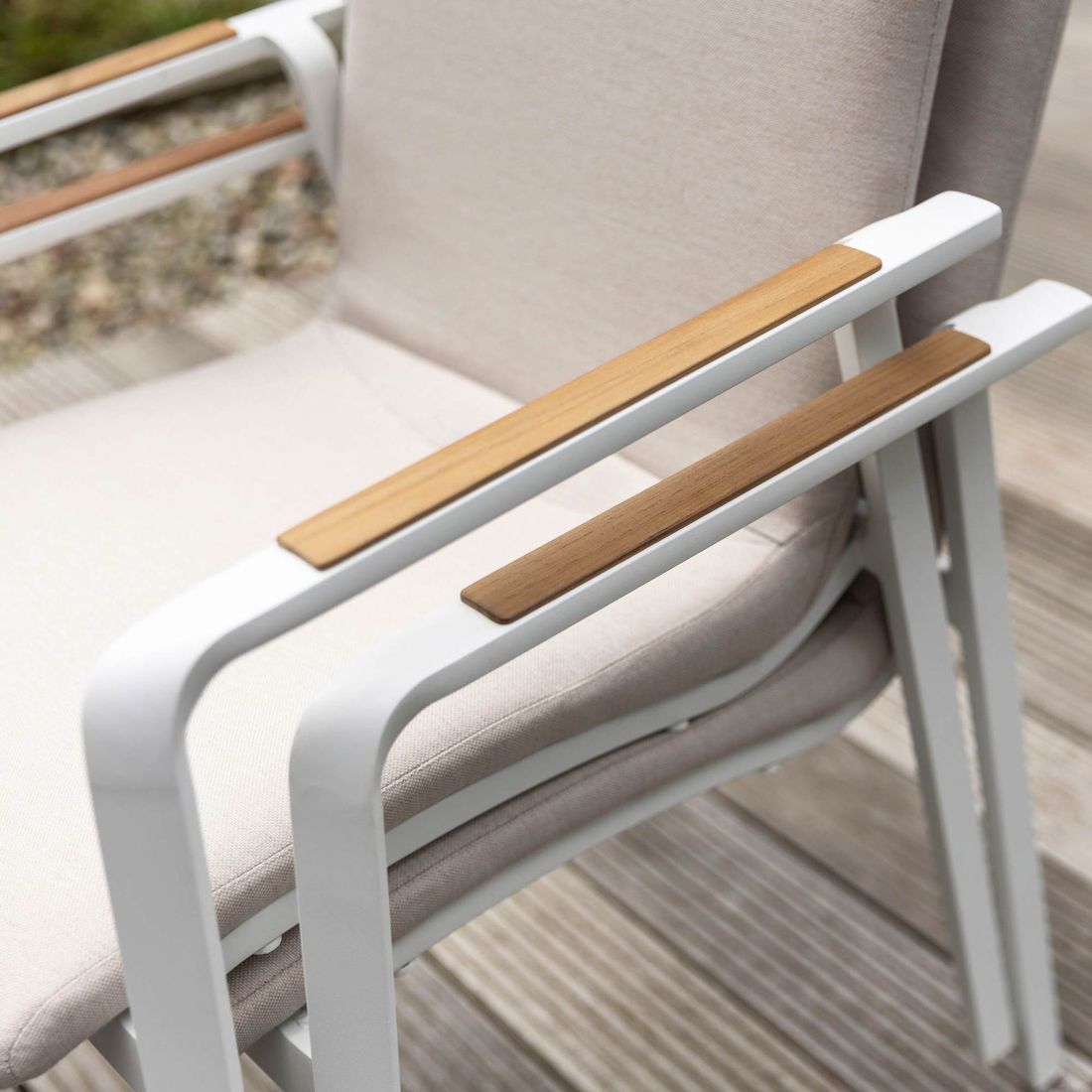 Stabelstol ute Diamond aluminium Sunbrella utsikt i hagemiljø