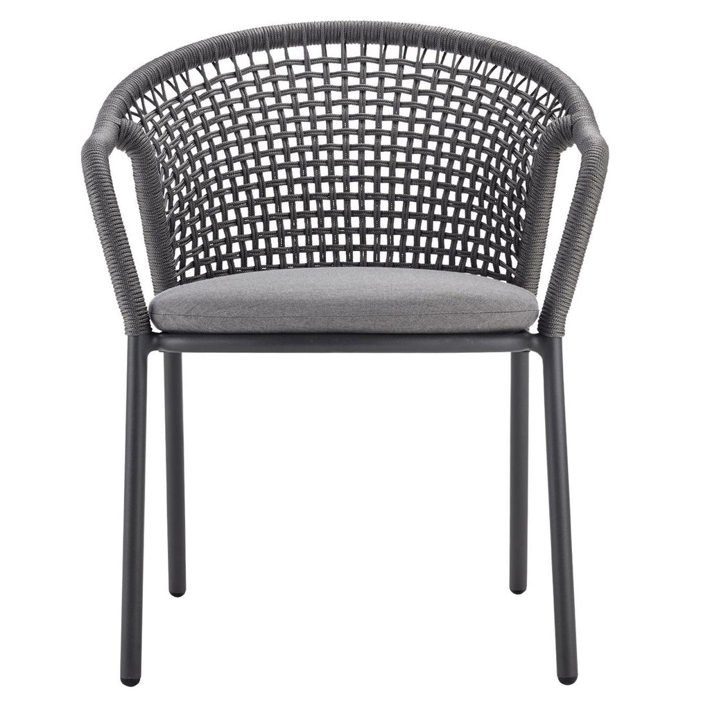Stabelstol ute Jooy aluminium med sittepute montert på terrasse