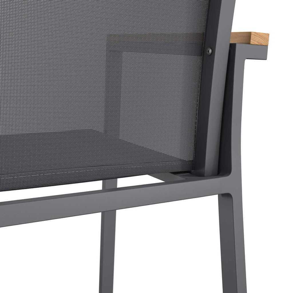 Stabelstol ute Kobe aluminium/textilen med teak-armlener - OUTLIV.