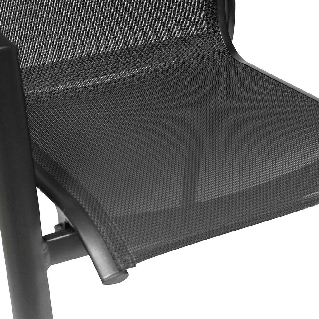 Montert stabelstol ute Legato Curve aluminium tekstilen antrasitt på terrasse