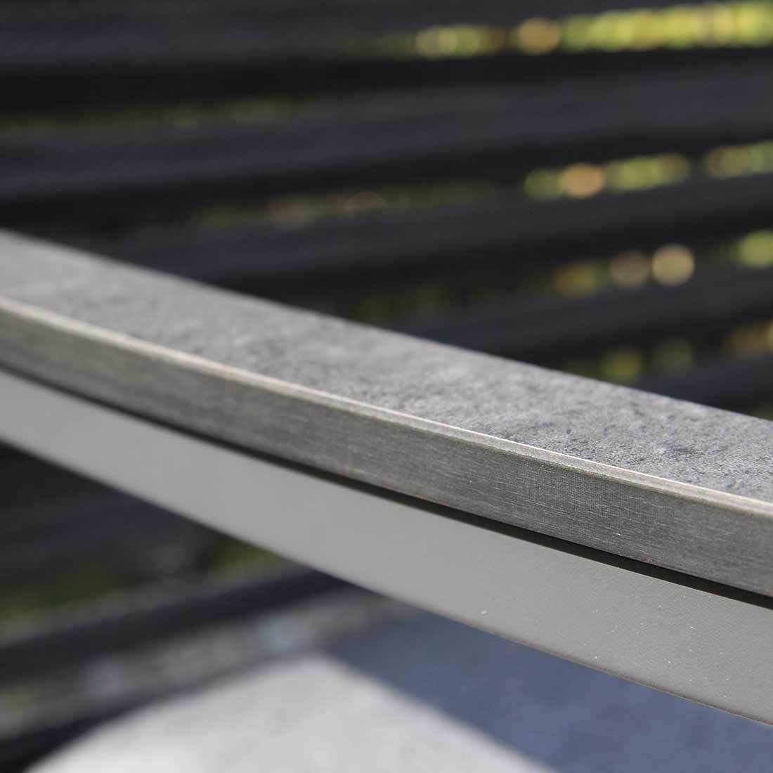 Stabelstol ute New Jersey aluminium tau antrasitt nærbilde av sete