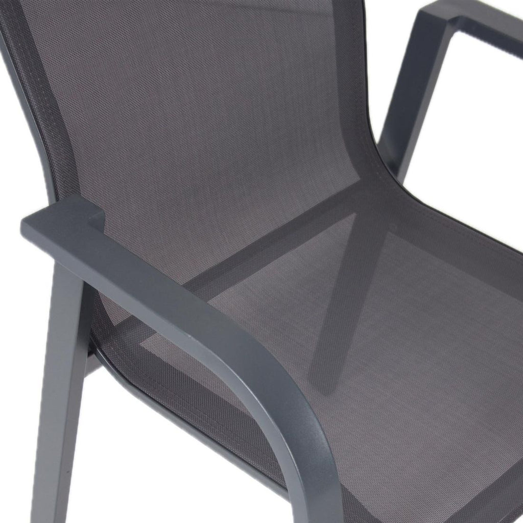 Montert Stabelstol ute Pandora aluminium tekstilen antrasitt på terrasse