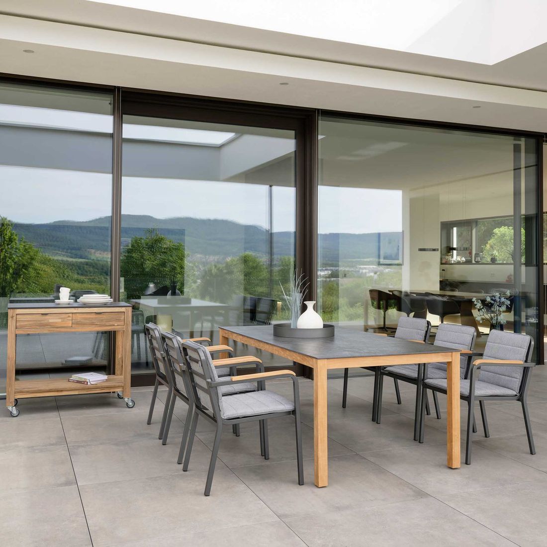 Sideprofil av Stabelstol ute Pepe aluminium polyakryl Stern