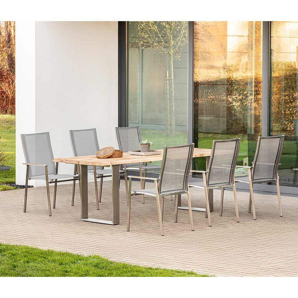 Bakside av stabelstol ute Scalea rustfritt stål/textilen