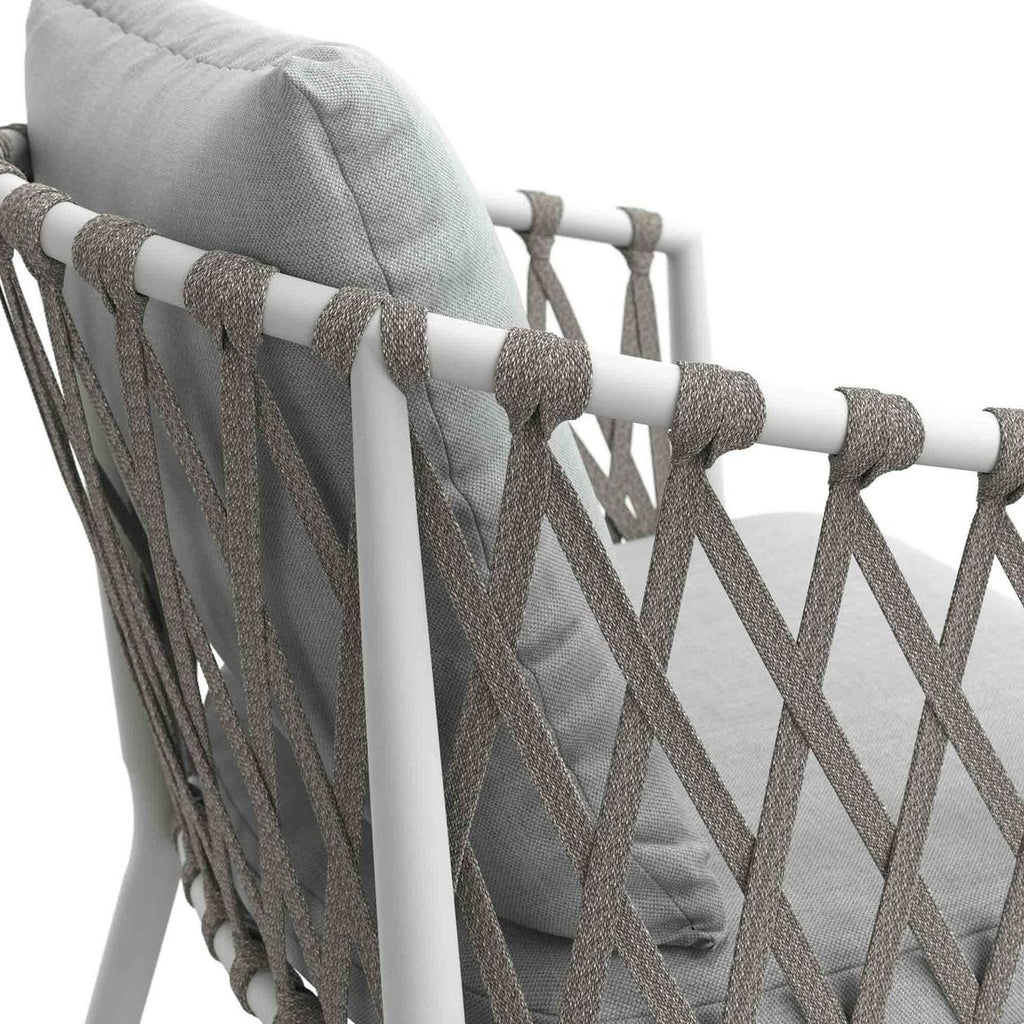 Stabelstol ute Sunrepo aluminium/tau med puter 56x61 cm med naturlig bakgrunn