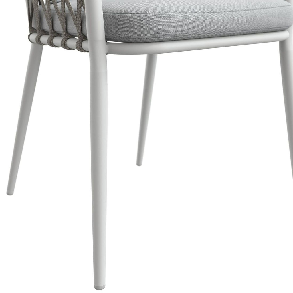 Stabelstol ute Sunrepo aluminium/tau med puter 56x61 cm i bruk utendørs