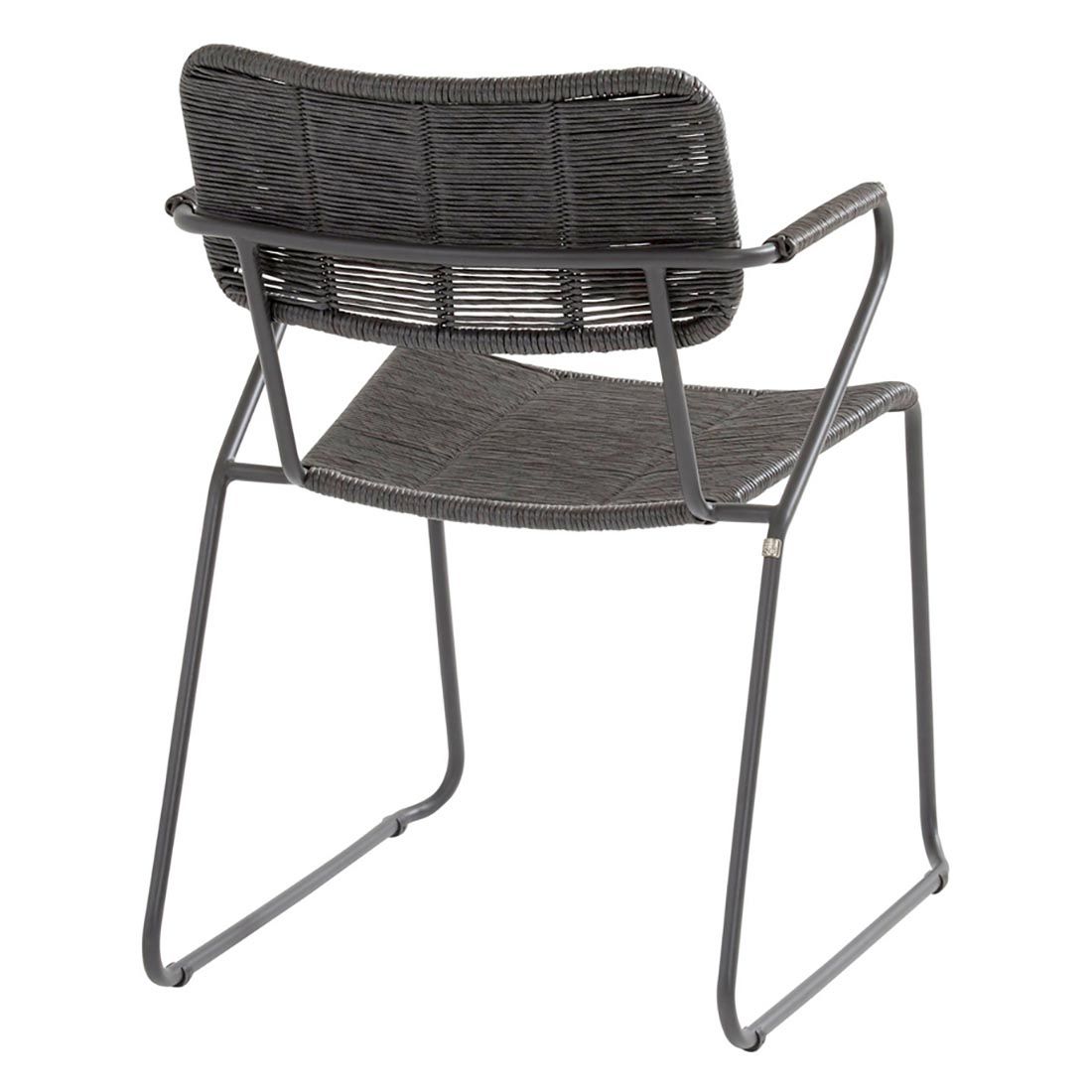 Detalj av rope-materiale på Stabelstol ute Swing